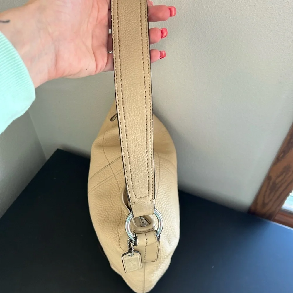 Coach Leather Soho Hobo Slouchy Shoulder Bag Cream Style F10907